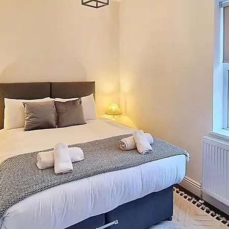 Stunning Luxury Spacious Holiday Home - 5 Bedrooms - Rest & Recharge In Manchester Exterior photo