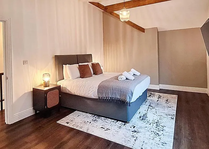 Stunning Luxury Spacious Holiday Home - 5 Bedrooms - Rest & Recharge In Manchester