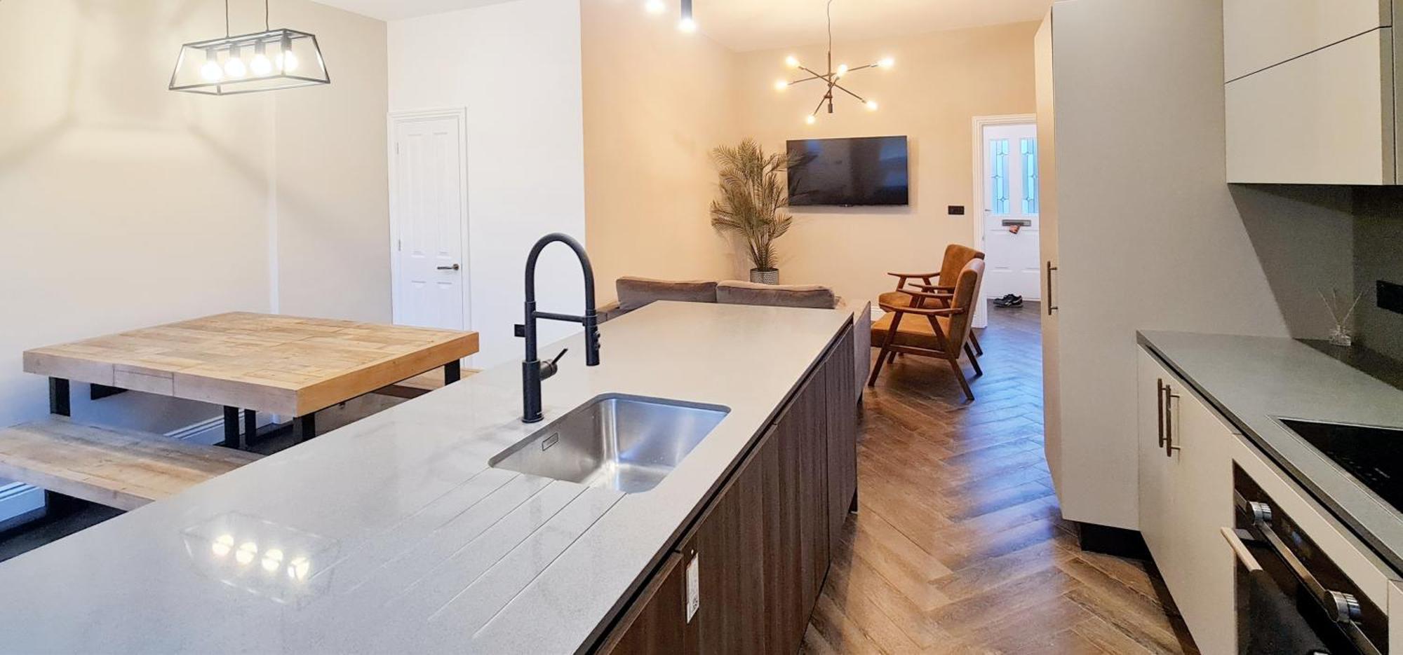Дом отдыха Stunning Luxury Spacious - 5 Bedrooms - Rest & Recharge In
