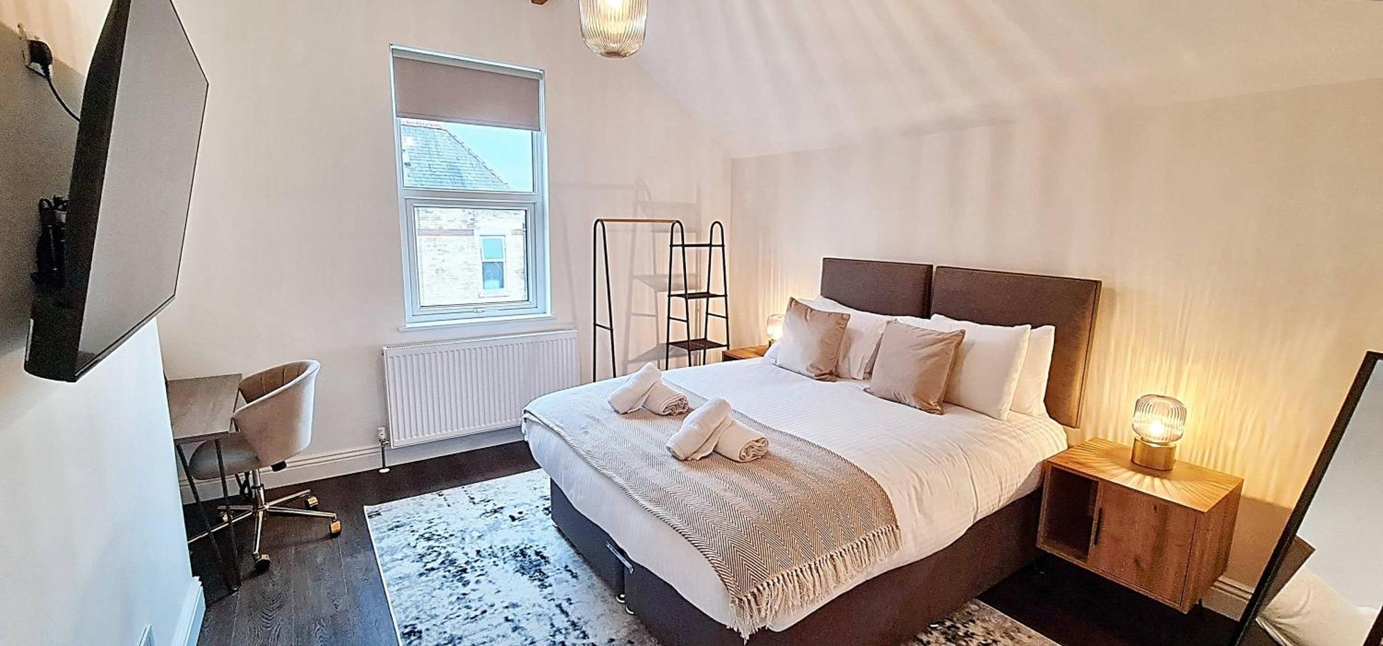 Stunning Luxury Spacious - 5 Bedrooms - Rest & Recharge In * Манчестер