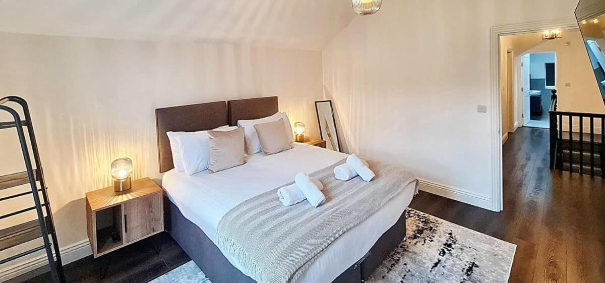 Stunning Luxury Spacious - 5 Bedrooms - Rest & Recharge In Манчестер