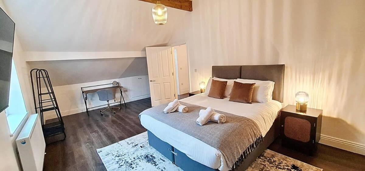 Stunning Luxury Spacious - 5 Bedrooms - Rest & Recharge In * Манчестер