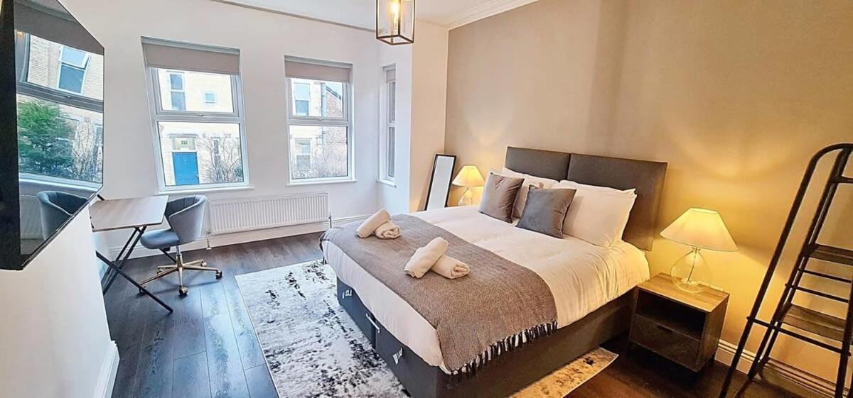 Дом отдыха Stunning Luxury Spacious - 5 Bedrooms - Rest & Recharge In