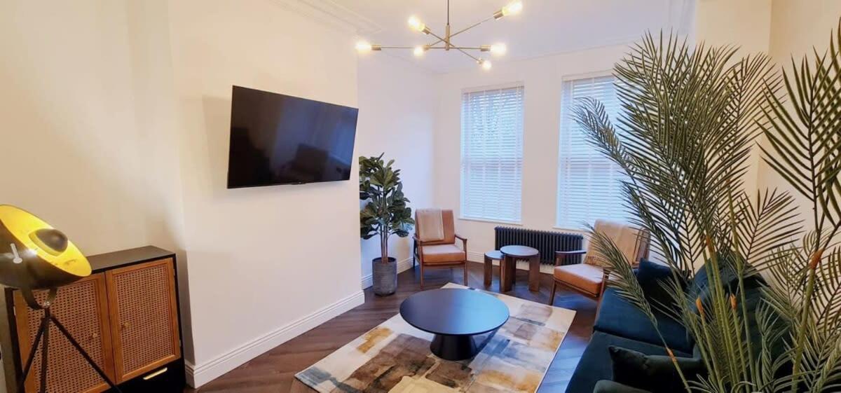 Stunning Luxury Spacious - 5 Bedrooms - Rest & Recharge In Дом отдыха *