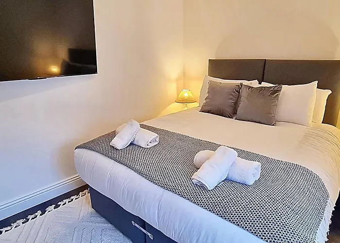 Stunning Luxury Spacious Holiday Home - 5 Bedrooms - Rest & Recharge In Manchester