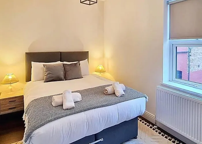 Stunning Luxury Spacious Holiday Home - 5 Bedrooms - Rest & Recharge In Manchester